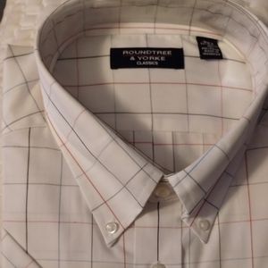 Men's Roundtree and Yorke casual button down